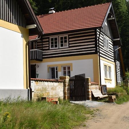 Hlucov - Penzion & Restaurace Kanina Buitenkant foto