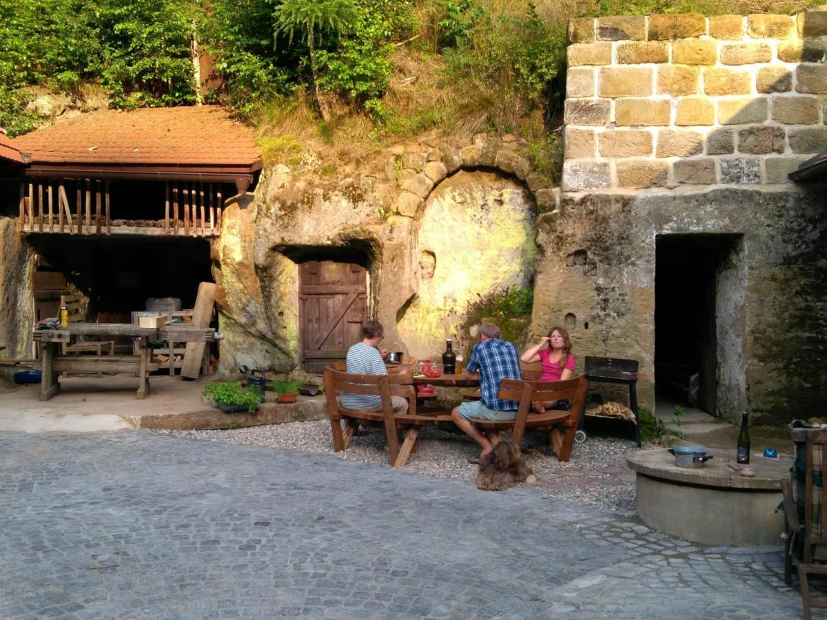 Hlucov - Penzion & Restaurace Kanina Buitenkant foto