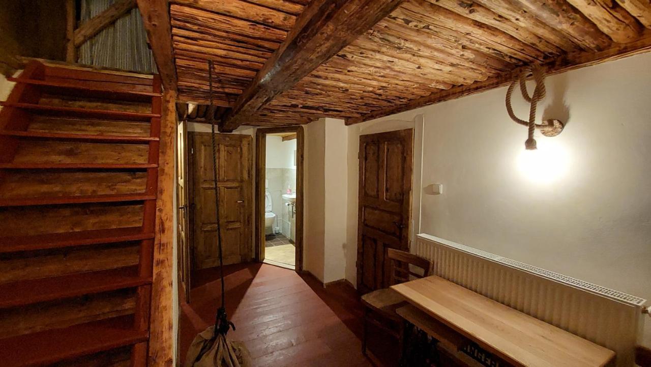 Hlucov - Penzion & Restaurace Kanina Buitenkant foto