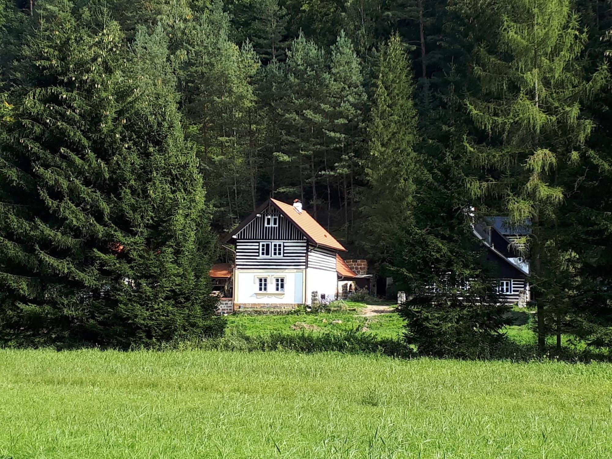 Hlucov - Penzion & Restaurace Kanina Buitenkant foto